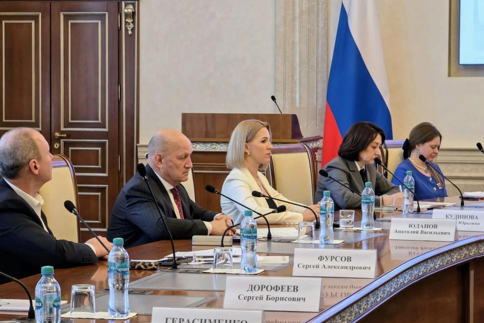 Участники совещания о совершенствовании организации медицинской помощи пациентам с заболеваниями крови