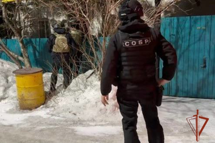 В Новосибирске сотрудниками СОБР Росгвардии задержан подозреваемый в серии разбойных нападений