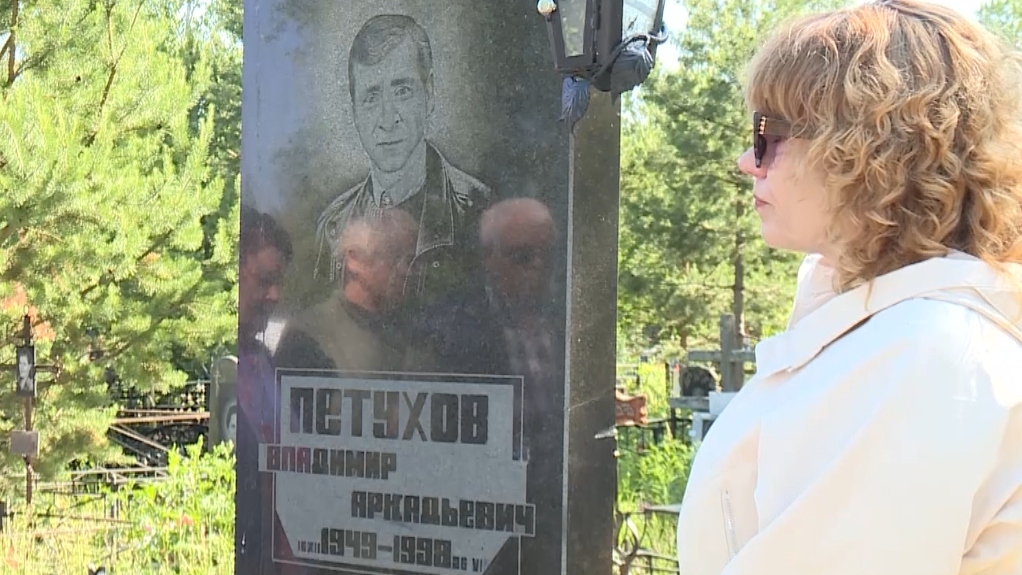 Нефтеюганцы почтили память первого мэра города Владимира Петухова