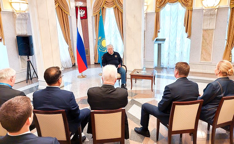 Делегация сенаторов по наблюдению за проведением референдума по принятию новой Конституции Казахстана провели встречу с Послом Российской Федерации в Республике Казахстан