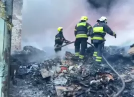 Спасатели МЧС ликвидировали открытое горение на заводе подмосковного Красногорска