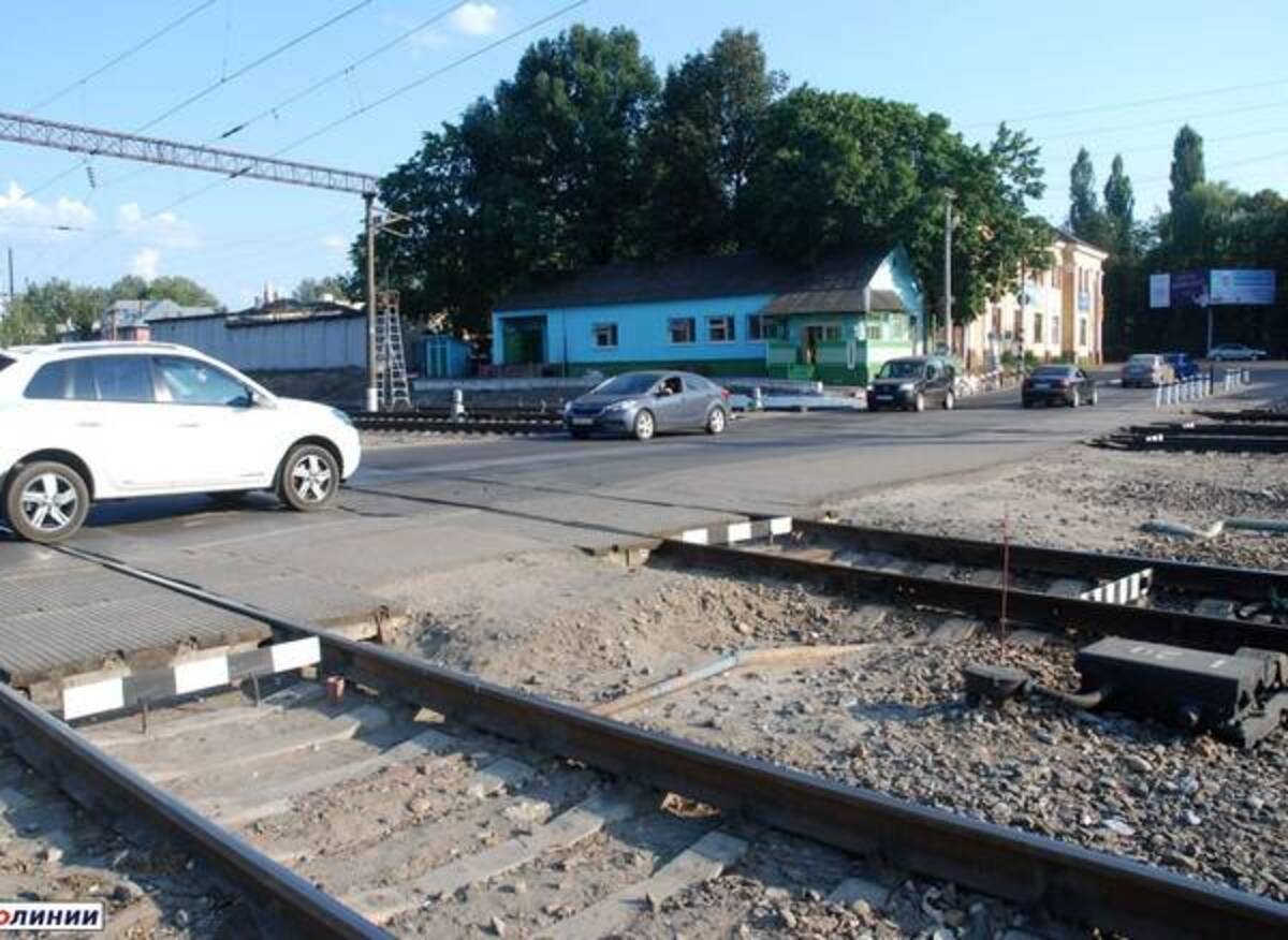 орджоникидзеград брянск переезд. орджоникидзеград брянск переезд. почтовая улица брянск железнодорожный переезд. жд переезд брянск. переезд орджоникидзеград 42 километр.