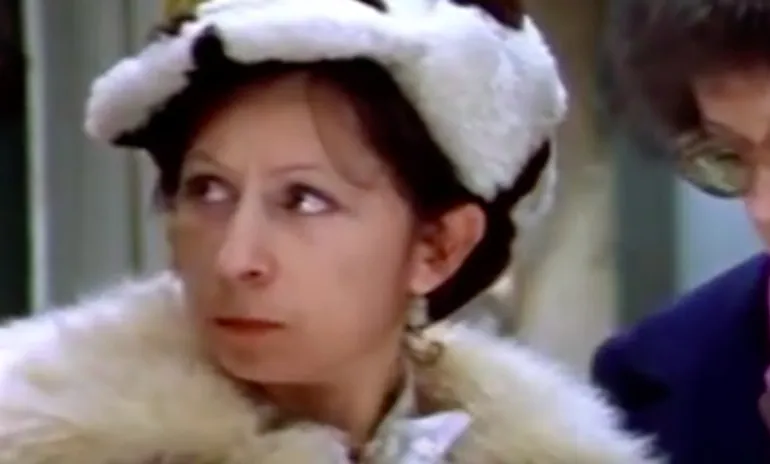 Шапка лии ахеджаковой в иронии судьбы. Лия ахеджакова в иронии судьбы фото. Ирония судьбы ахеджакова и талызина. Лия ахеджакова ирония судьбы. Ирония судьбы ахеджакова и талызина.