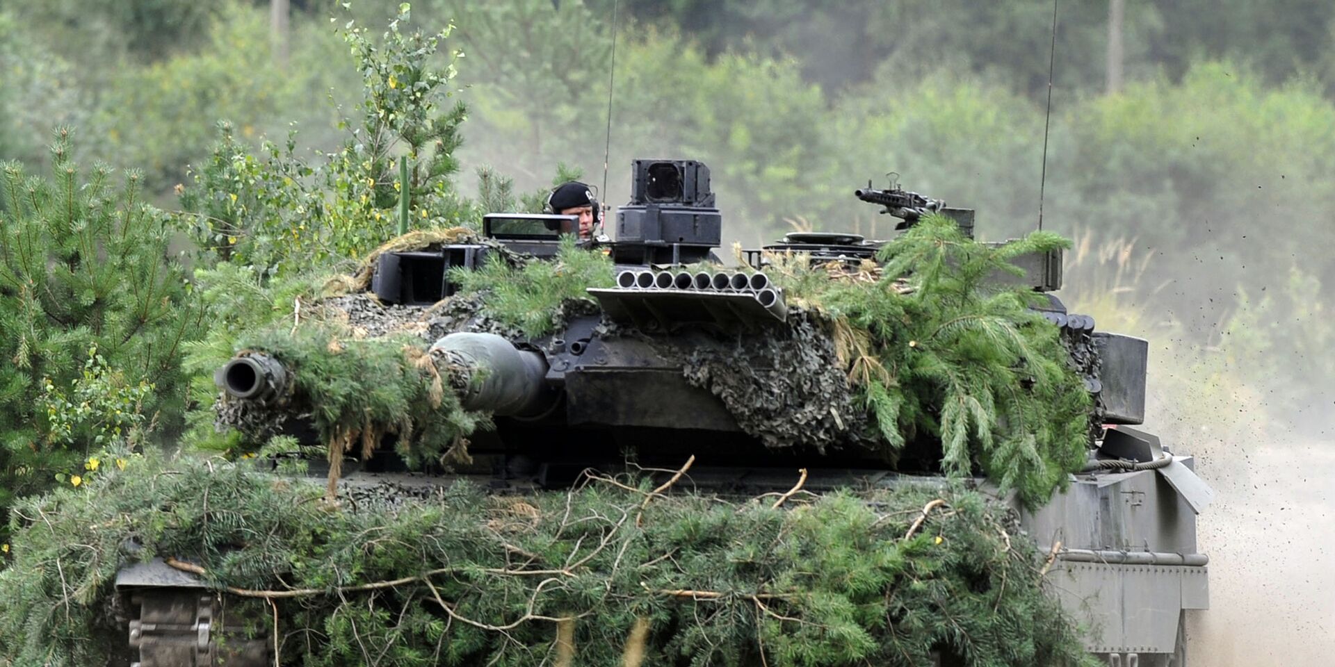 Танк «Леопард» во время учений на базе Вайскассель в Германии - ИноСМИ, 1920, 16.11.2025