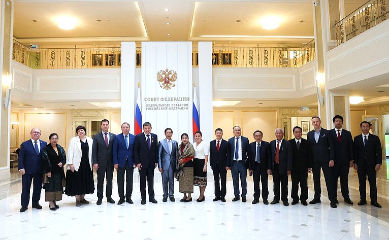 Встреча Николая Журавлева с членом Политбюро Народно-революционной партии Лаоса, Председателем Центрального комитета Лаосского фронта национального развития