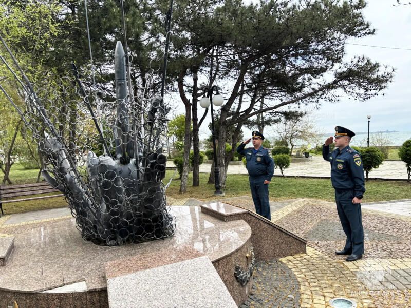Бережём память: сотрудники МЧС России заботятся о мемориалах героев