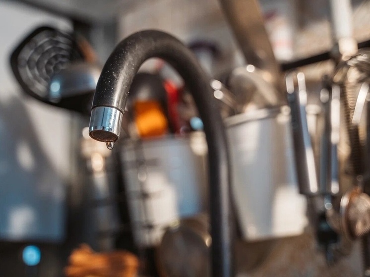 Теплоснабжающая организация снизила градус горячей воды в одном из тверских домов