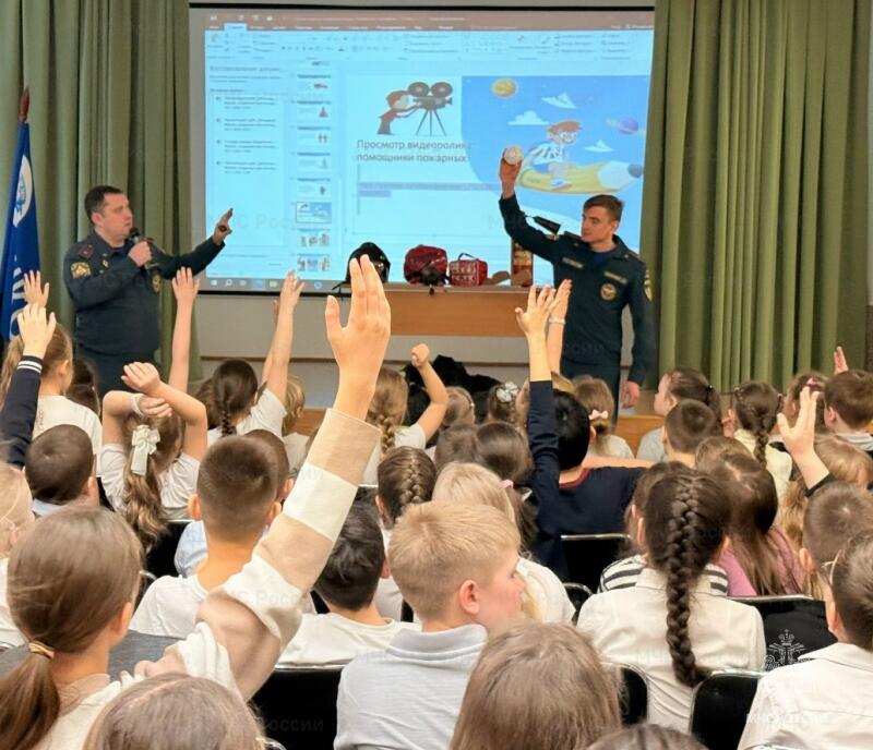 Сотрудники МЧС России провели открытый урок в рамках проекта «Фестиваль наук»