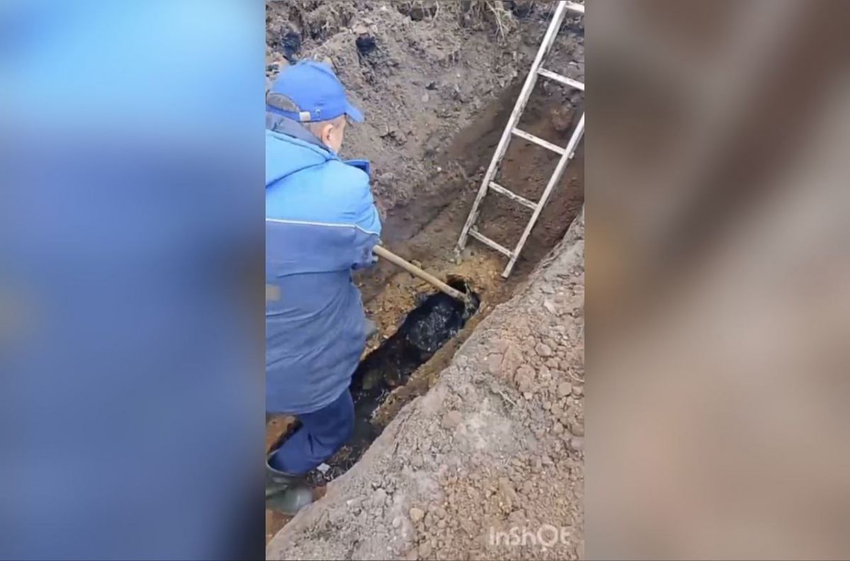 Из коллектора в городе Павловске достали 1,5 кубометра влажных салфеток