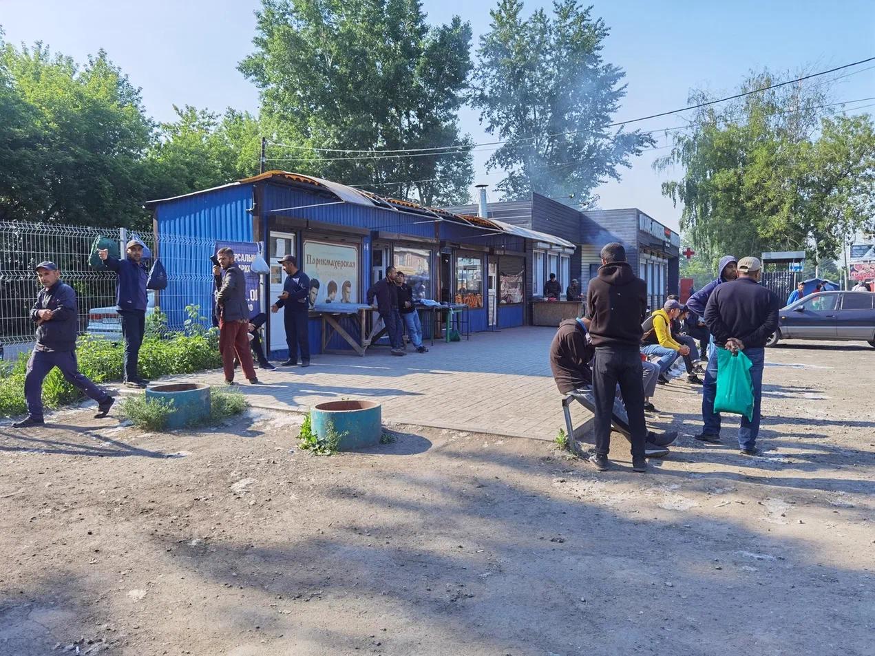 Фото «Они не ассимилируются»: жители Хилокского микрорайона Новосибирска обозначили проблемы с мигрантами 5