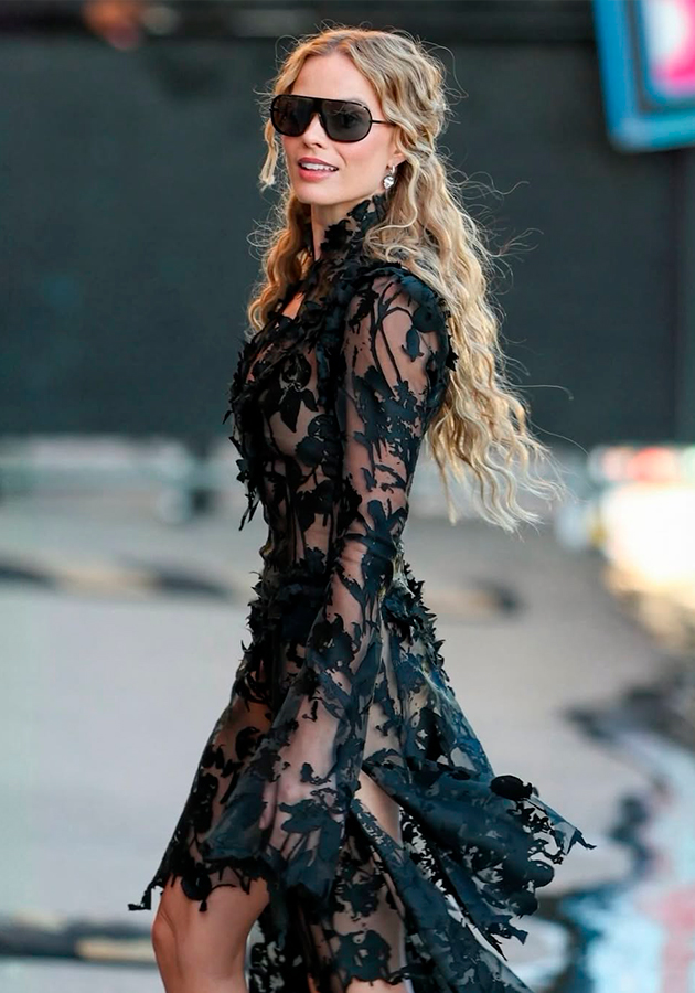 Марго Робби (в платье платье Alexander McQueen)