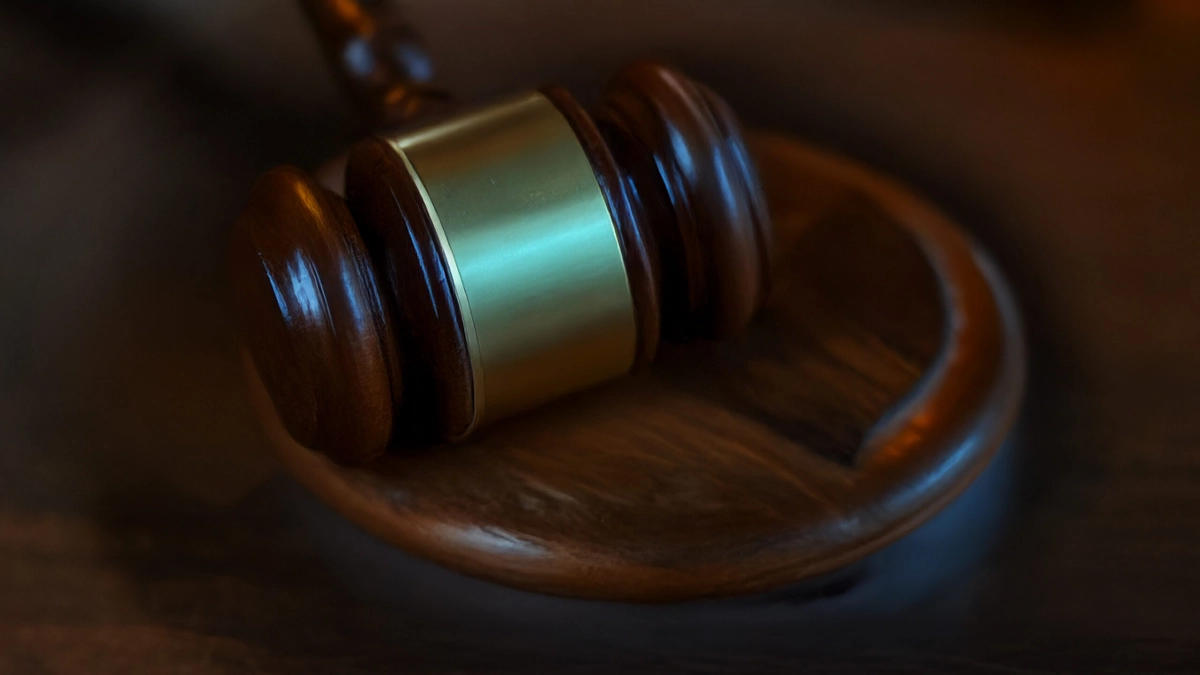 Суд наказал водителя, который угрожал пистолетом на дороге - tvspb.ru