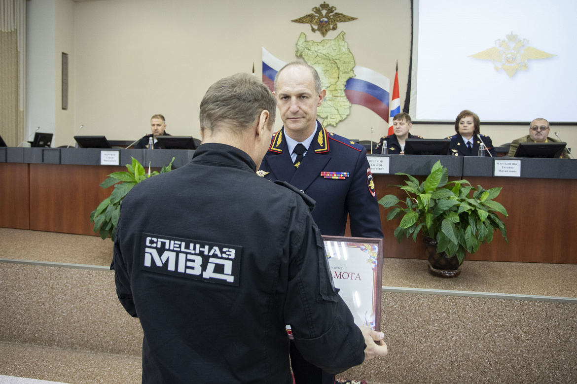 Руководством полиции Омской области награждены сотрудники, вернувшиеся из служебной командировки
