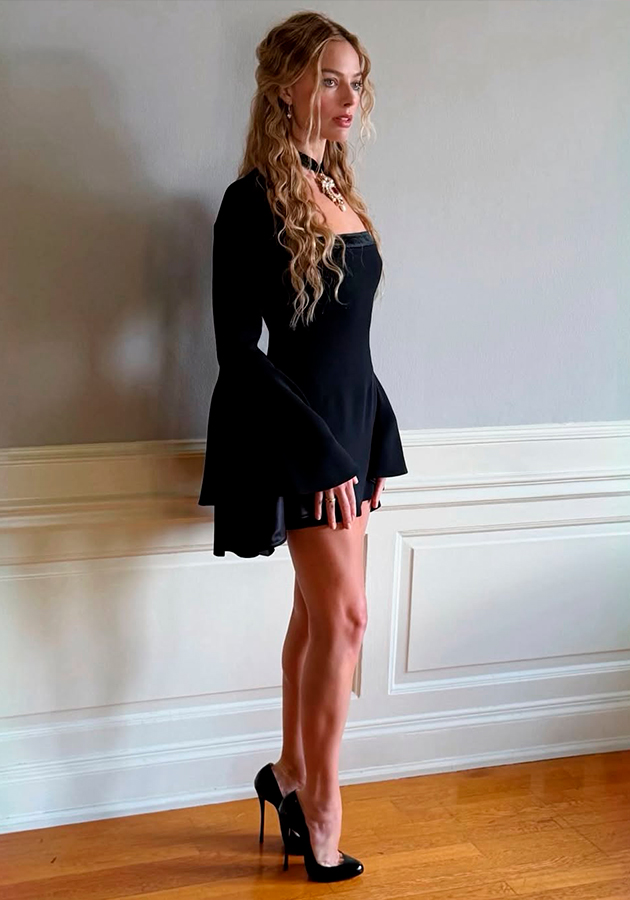 Марго Робби в платье Roberto Cavalli