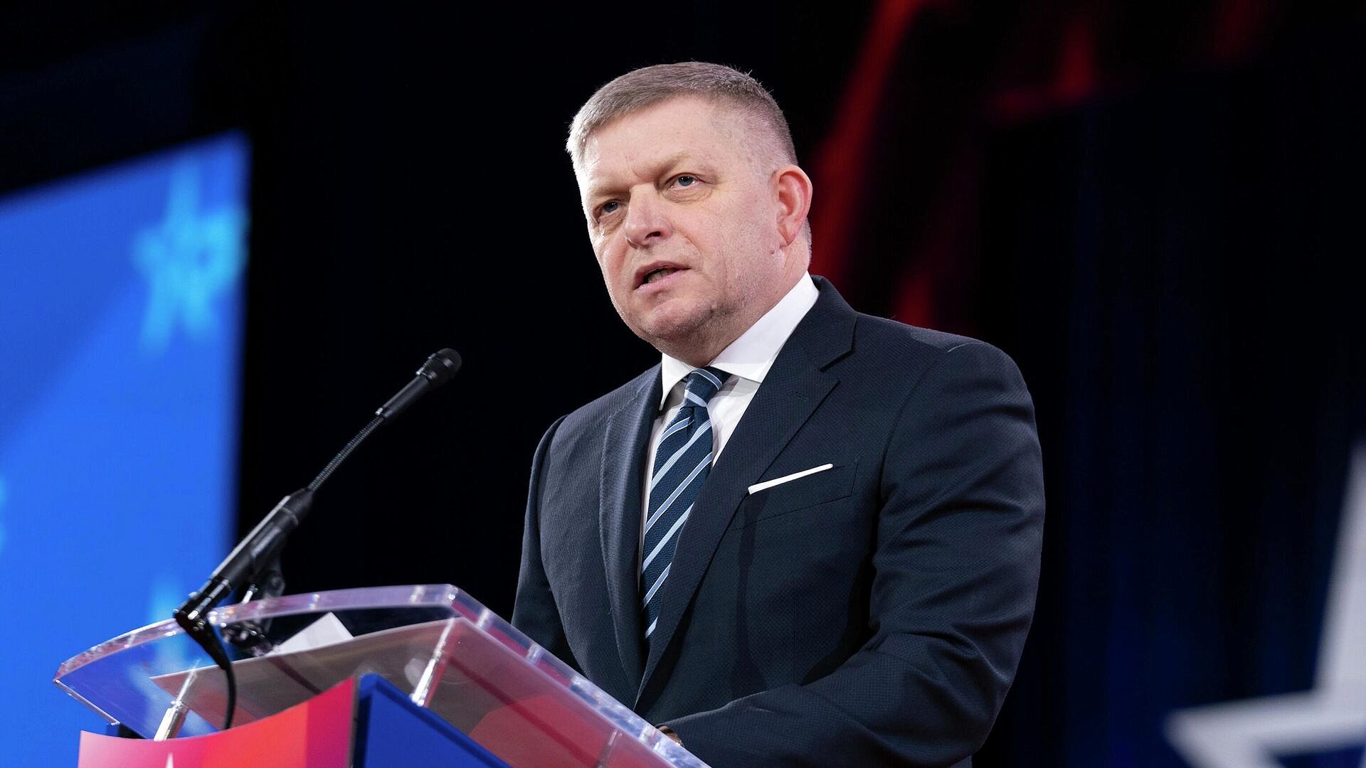 Фицо заявил, что хочет обсудить с Путиным отношения Словакии и России