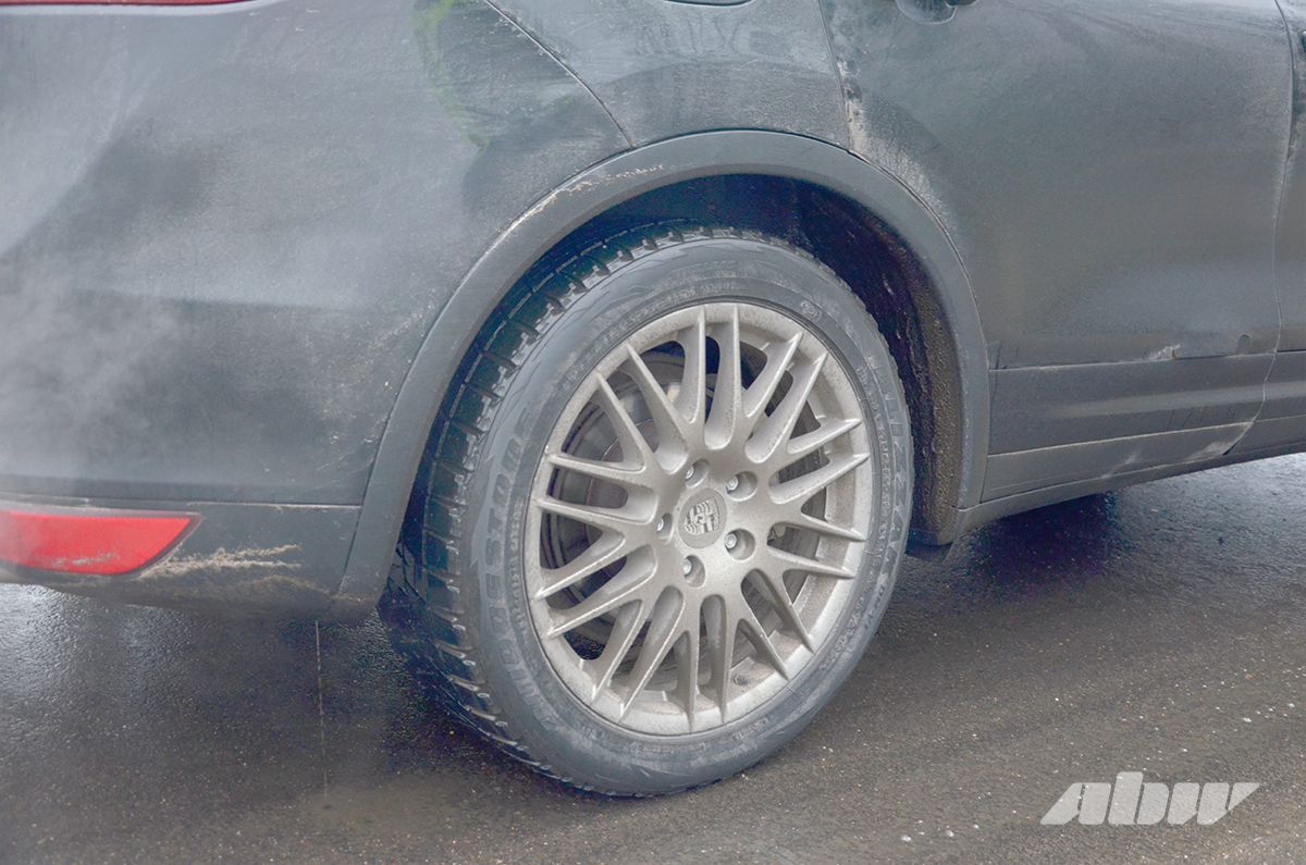 «За сегодня остановили двоих на «лете» – оба повторно»: съездили в рейд по шинам с ГАИ