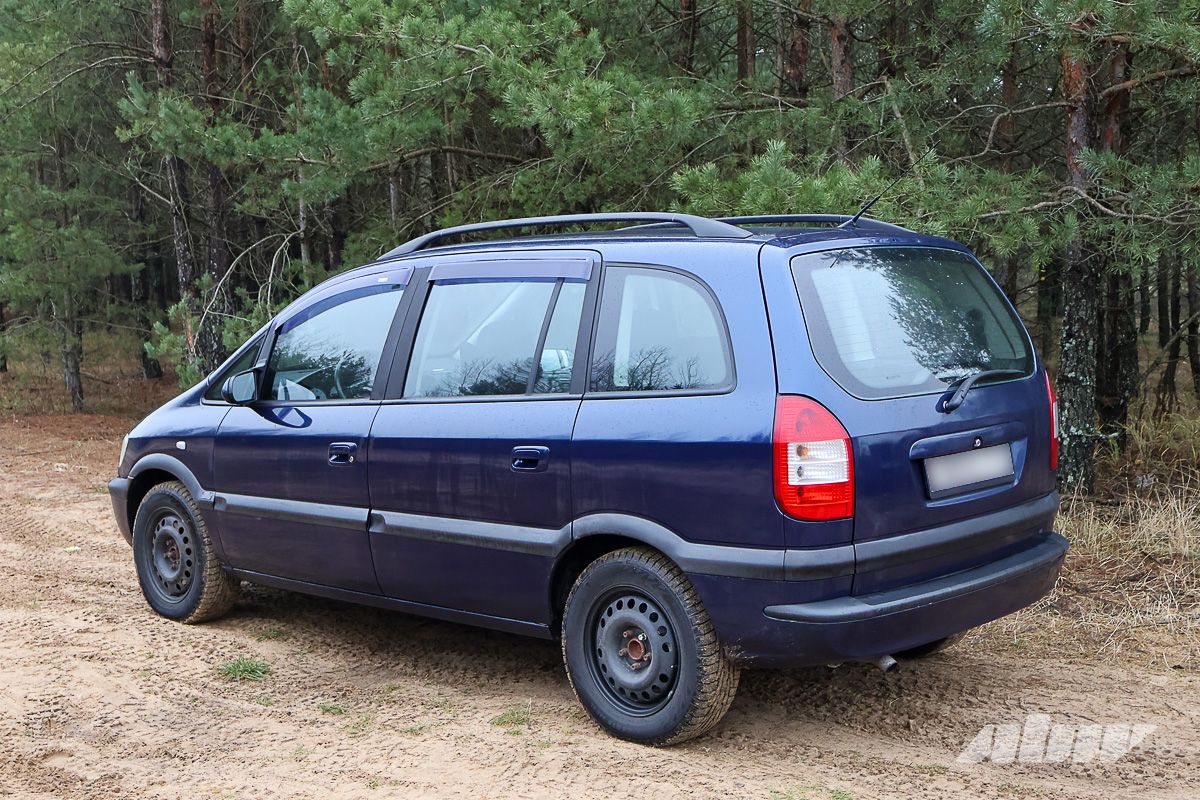 «Сложил задний ряд – и в нее полквартиры влезло»: мнение владельца Opel Zafira
