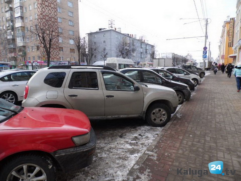 Парковка калуга. Автостоянка Калуга. Улица Кирова парковка Калуга. Парковка в центре Калуги.