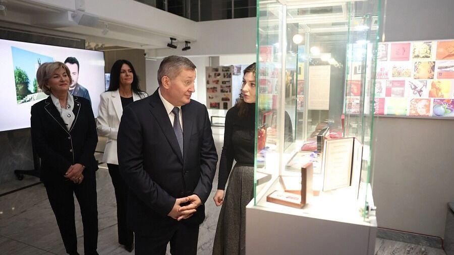 Где открылась выставка наград Александра Пахмутовой