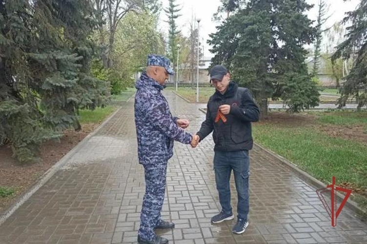 В Оренбургской области росгвардейцы приняли участие в акции «Георгиевская ленточка» 