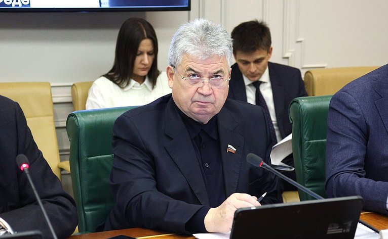 Геннадий Емельянов