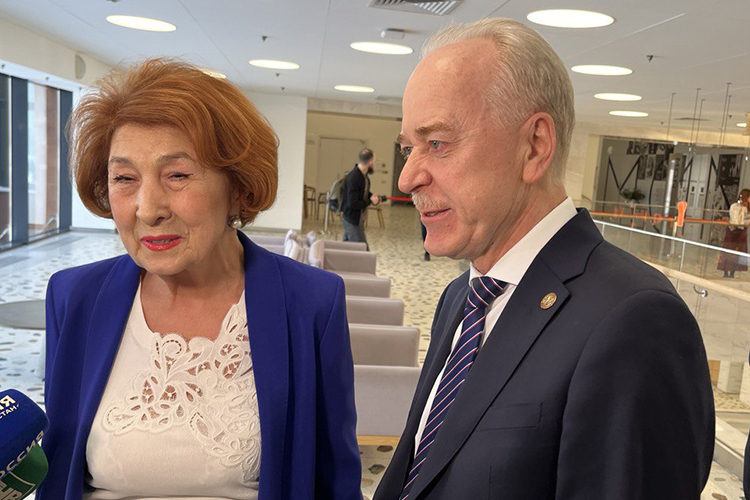 «Александр Михайлович — один из архитекторов палаты, можно сказать, на региональном уровне. Мы с ним давно и много работаем вместе на разных уровнях»