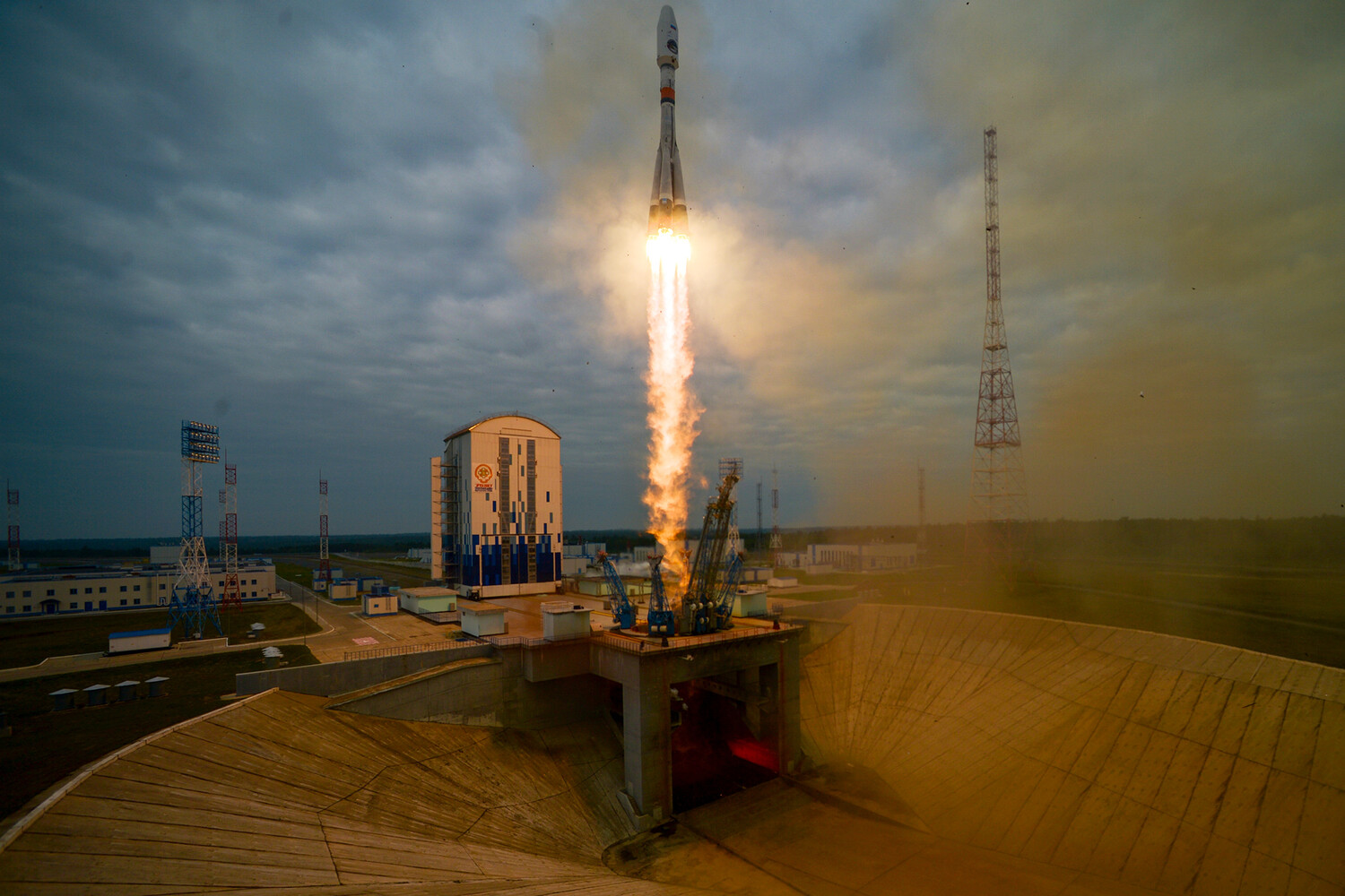 Установка ракеты на стартовый стол