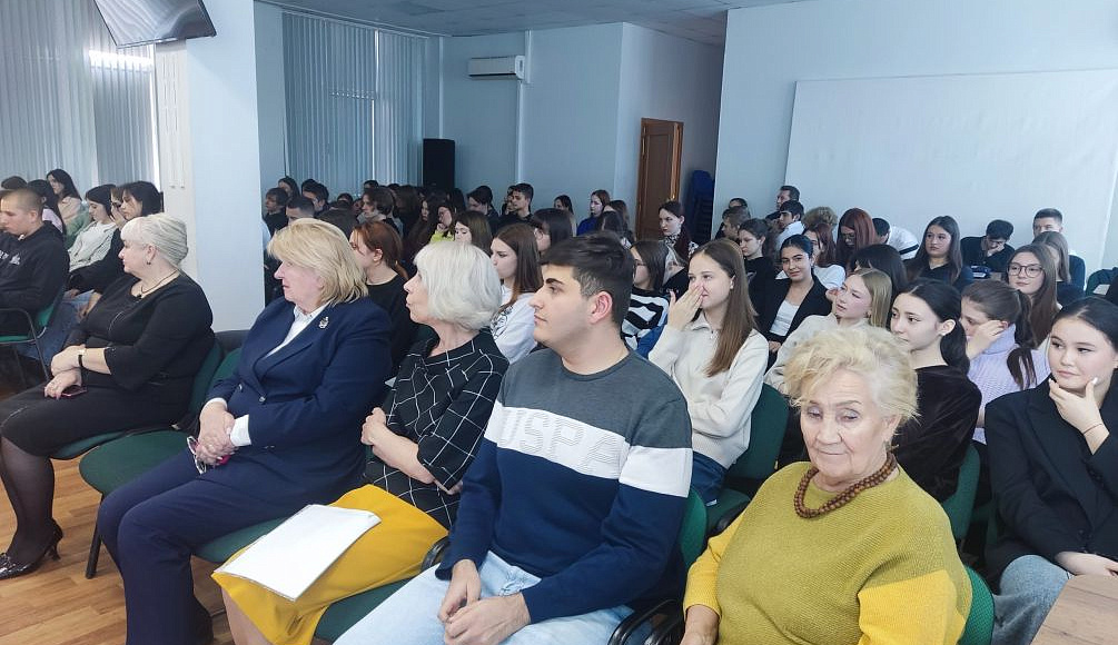 Член АЮР в Ставропольском крае провела для студентов лекцию по противодействию коррупционным преступлениям