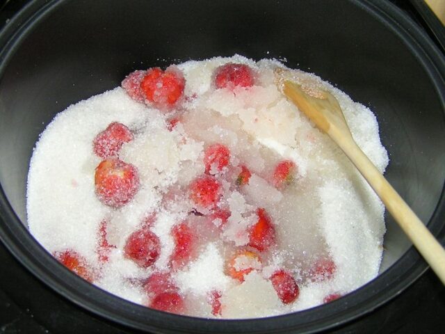 Клубничный компот из замороженной клубники: рецепты, в кастрюле, без сахара, польза