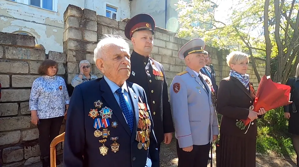 Персональный парад принял в Севастополе ветеран Михаил Латоха></div><div class=