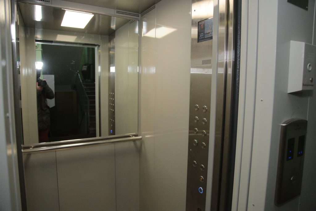 В многоэтажке на 11-й Парковой заменили все лифты