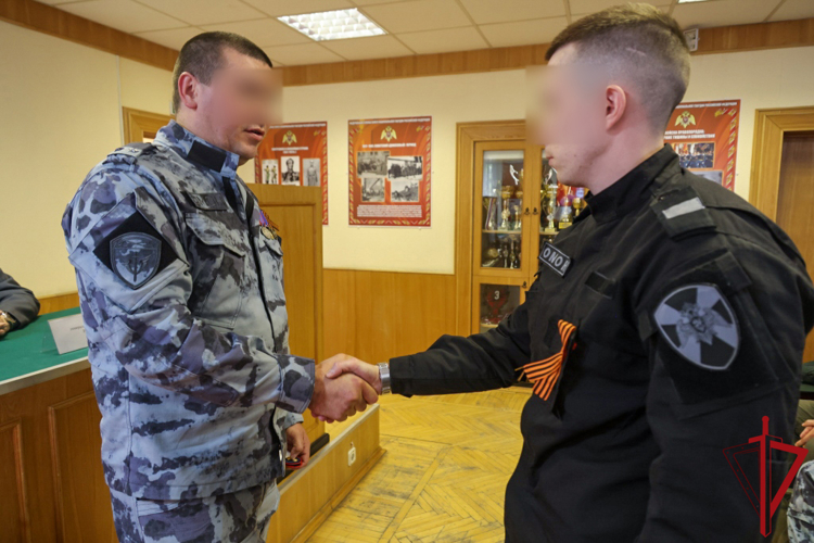 В Санкт-Петербурге поздравили ОМОН «Балтика» (на транспорте) Росгвардии с 33-летием со дня образования