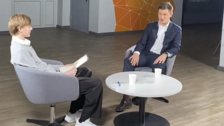 Перевалов дал интервью ученикам ШКИ