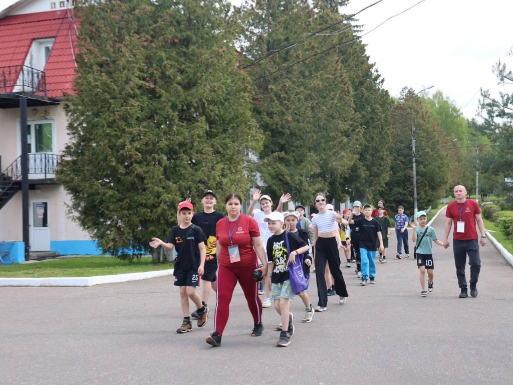 Омбудсмен Ирина Фаевская посетила семьи из Донецка и Луганска в лагере под Волоколамском