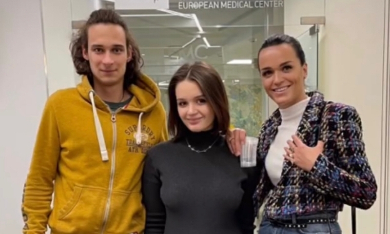 «Ты станешь самой лучшей мамой»: певица Слава подтвердила беременность дочери трогательным видео 