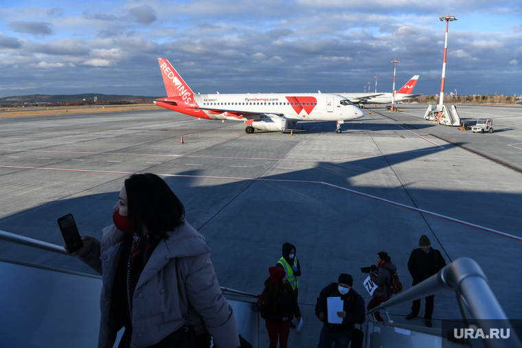 Wings екатеринбург. Рейс. Нижний Новгород Крым самолет прямой рейс. Самолет Махачкала Нижний Новгород. Рейсы самолёта из Челябинска в Нижний Новгород.