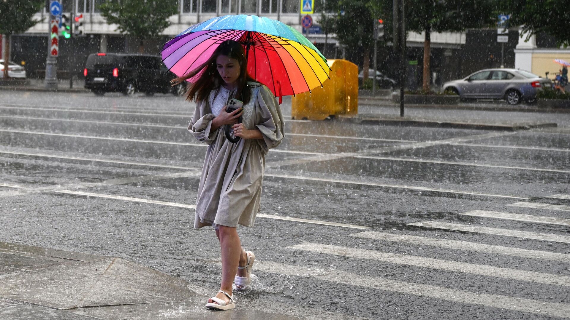 0 rain. Девушка под дождем. Сильный дождь в Москве. Дождь в городе. Сильный дождь в городе.