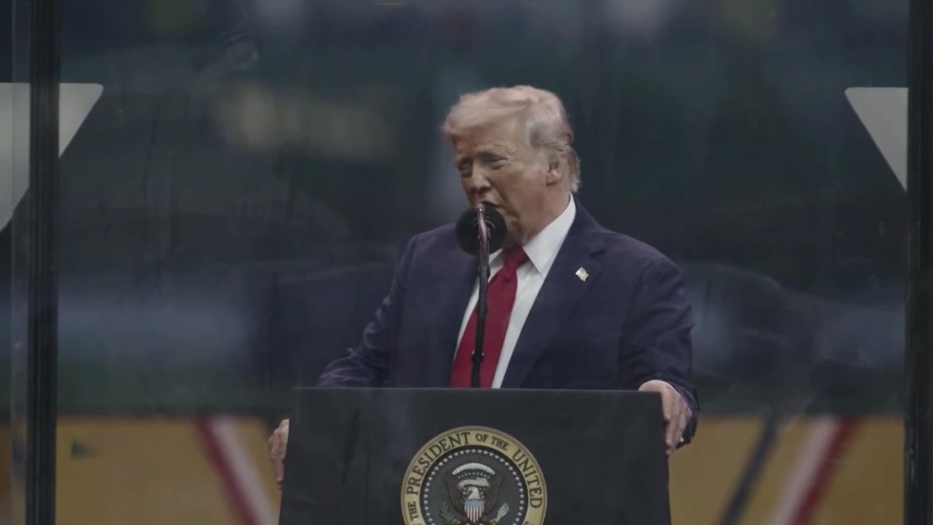 На день рождения Трампу дарят 