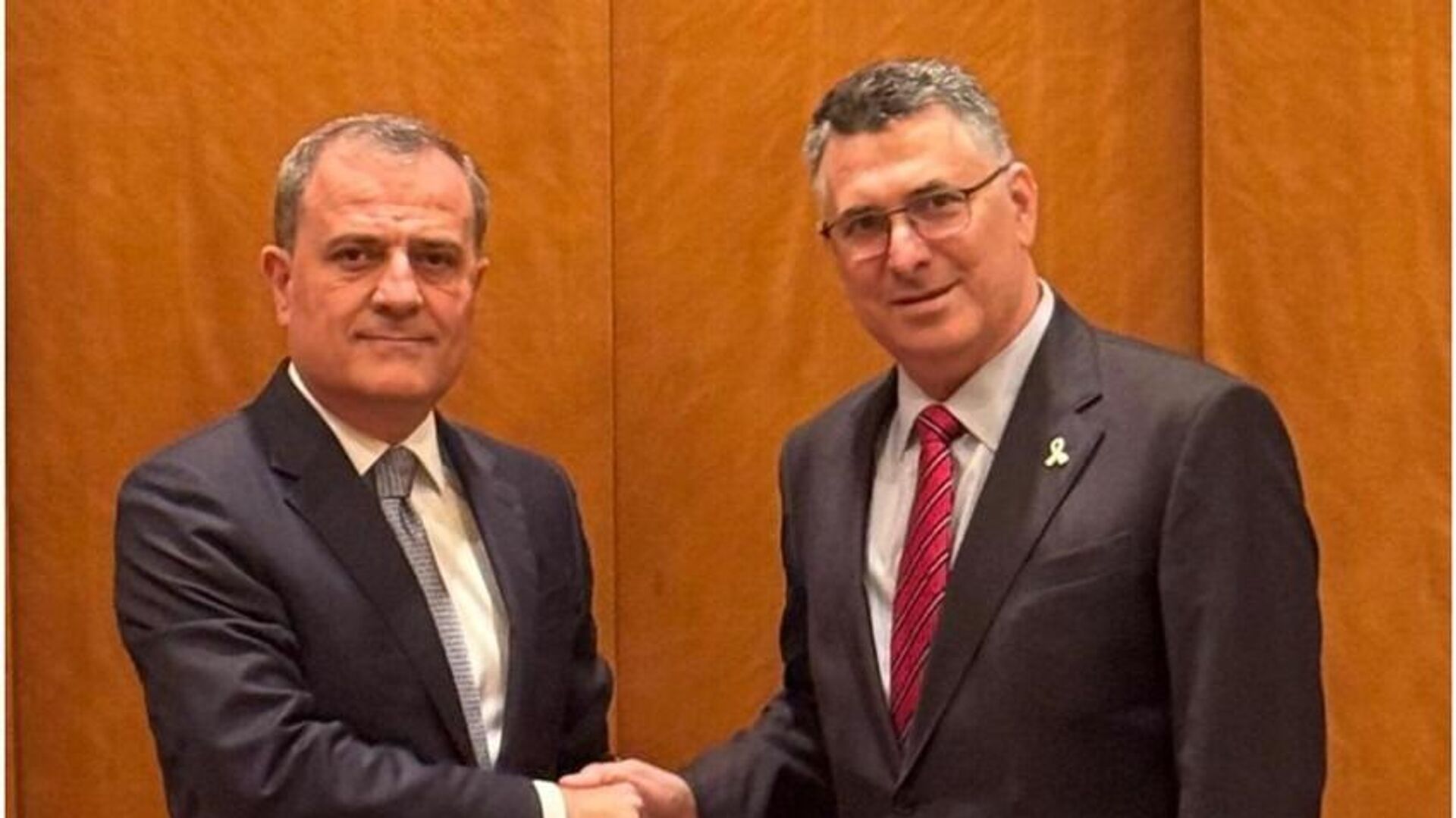 Министры иностранных дел Азербайджана и Израиля Джейхун Байрамов и Гидеон Саар - Sputnik Азербайджан, 1920, 08.04.2025