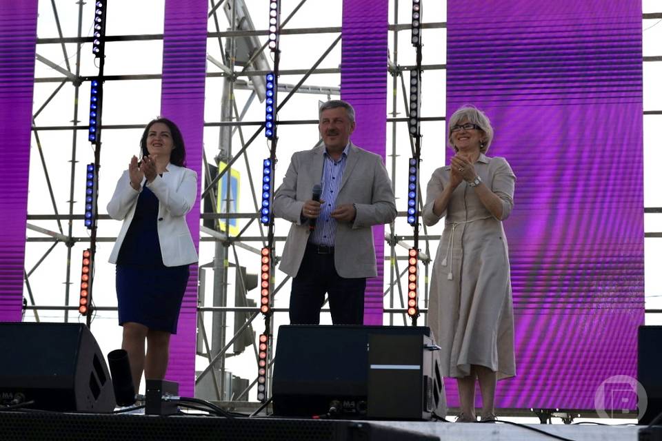 молодежный фестиваль на природе. образовательный фестиваль. молодежный фестиваль три четыре. открытие молодежного фестиваля. открытие молодежного фестиваля.