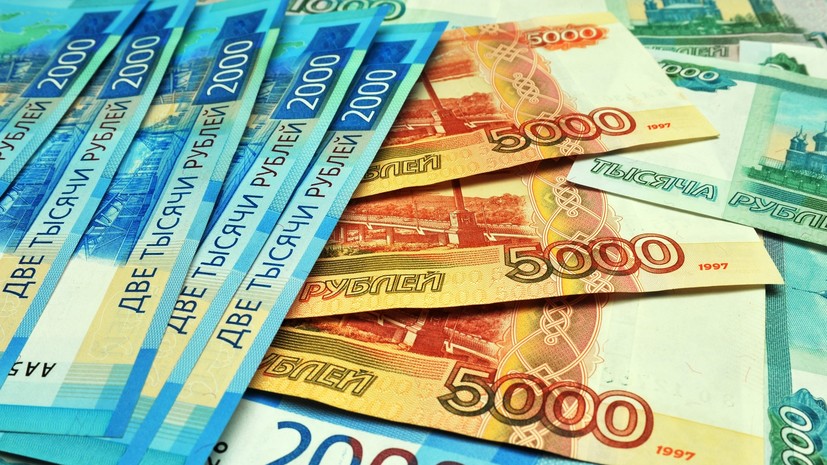 Самые высокие средние зарплаты в России в феврале были у управляющих фондами