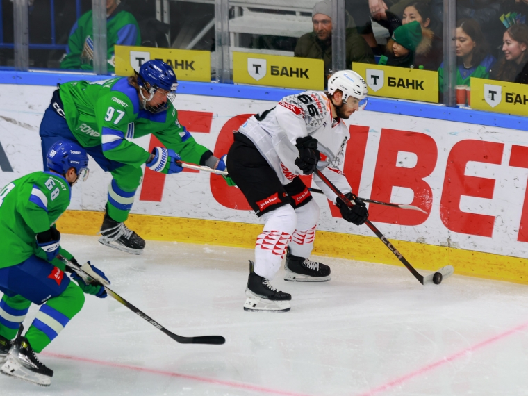 Омский «Авангард» разгромил «Салават Юлаев» в Уфе со счетом 2:5