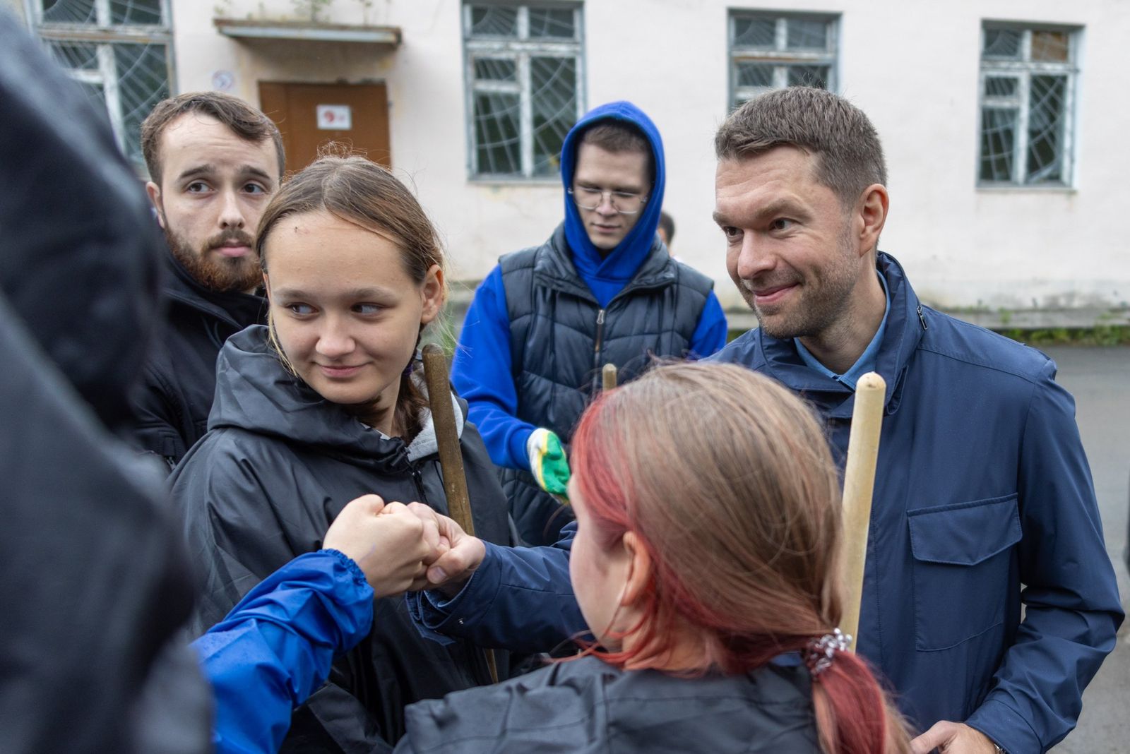 Волонтёры и активисты-экологи навели порядок на территории 14 городской больницы Екатеринбурга