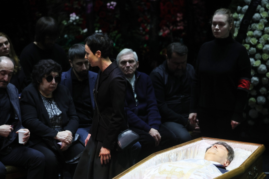 Ирина Апексимова на церемонии прощания с Игорем Золотовицким на Основной сцене МХТ имени А. П.Чехова