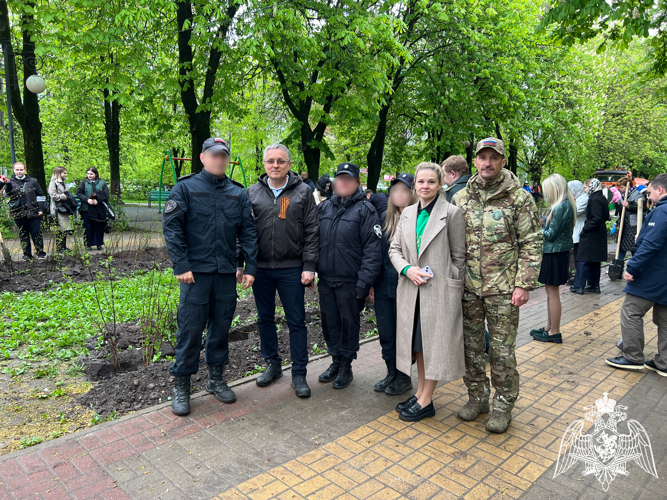 В Калуге росгвардейцы присоединились к акции «Сад памяти»