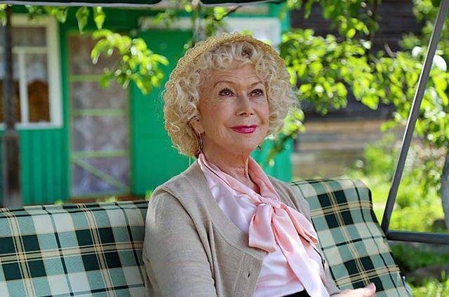 Артистка Немоляева решила отменить празднование 87-летия ради свадьбы внука