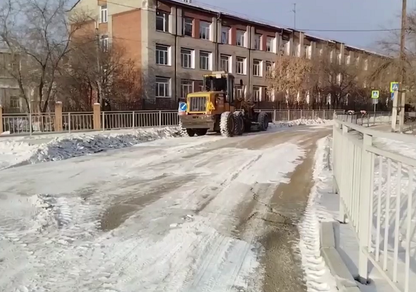 Столицу Бурятии продолжают расчищать от снега