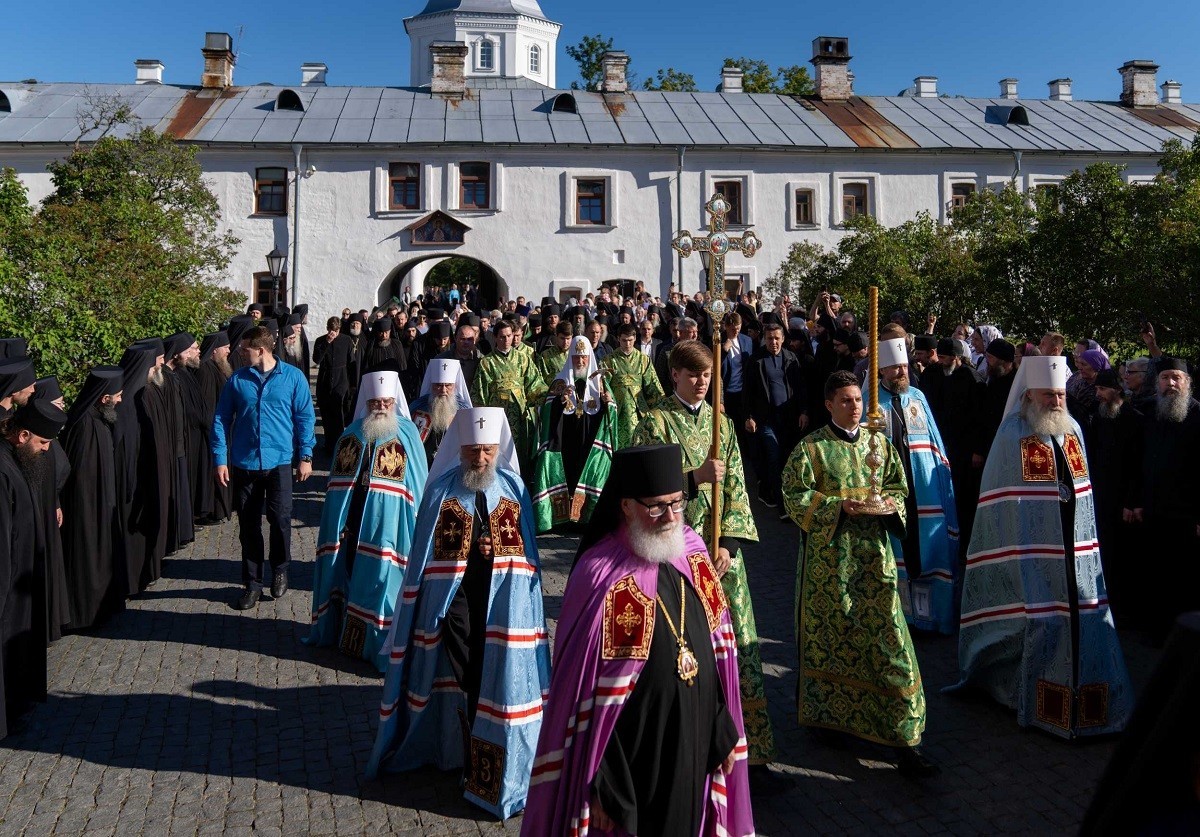 В канун дня памяти преподобных Сергия и Германа Святейший Патриарх Кирилл совершил всенощное бдение в Преображенском соборе Валаамского монастыря