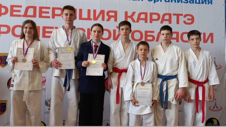 Поворинцы взяли 2 «золота» на областных соревнованиях по карате