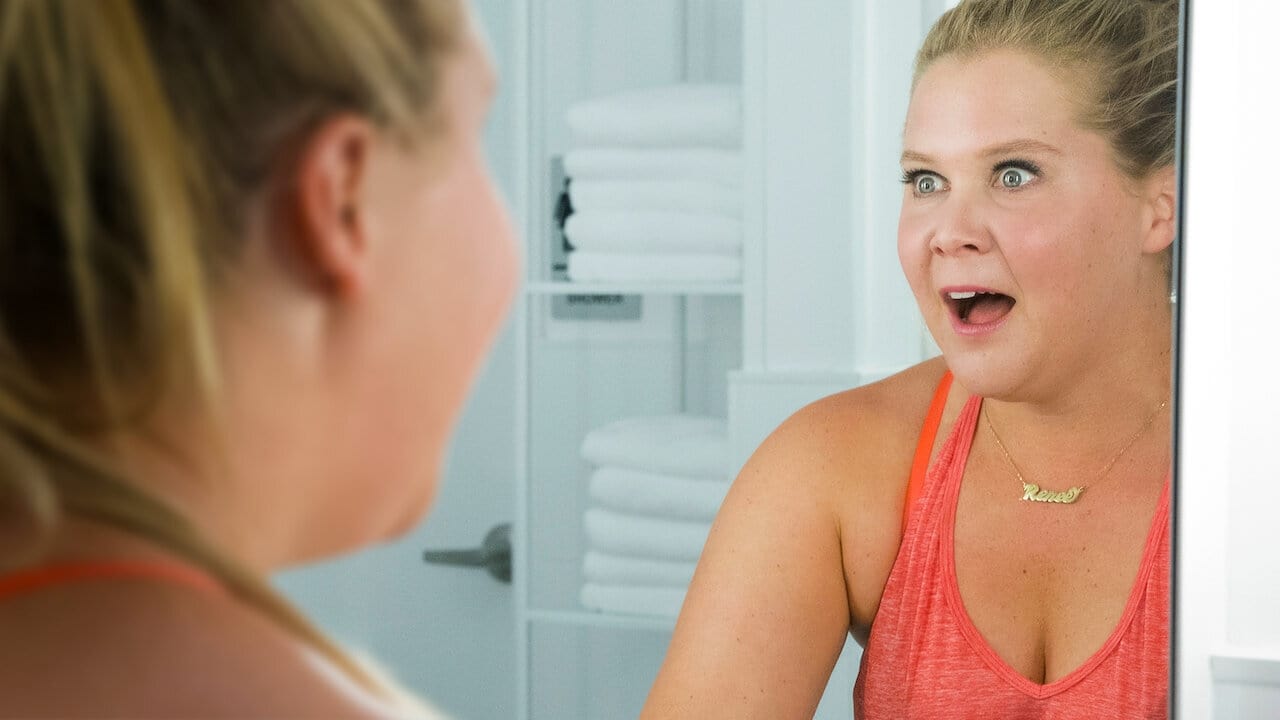 Комедия про толстушку. Толстушка которая ударилась головой. Ребел уилсон +18. Эйди брайант. Комедии с ребел уилсон.